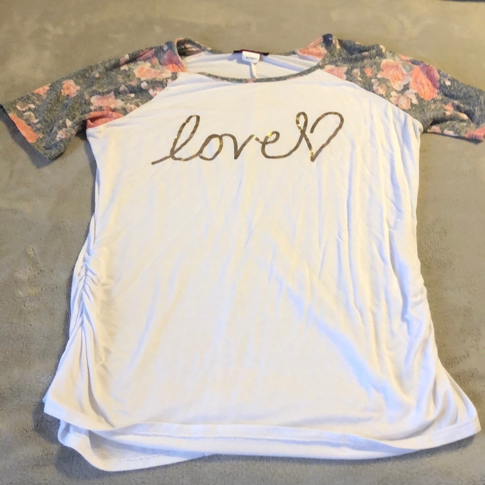 Love Graphic Maternity Tee